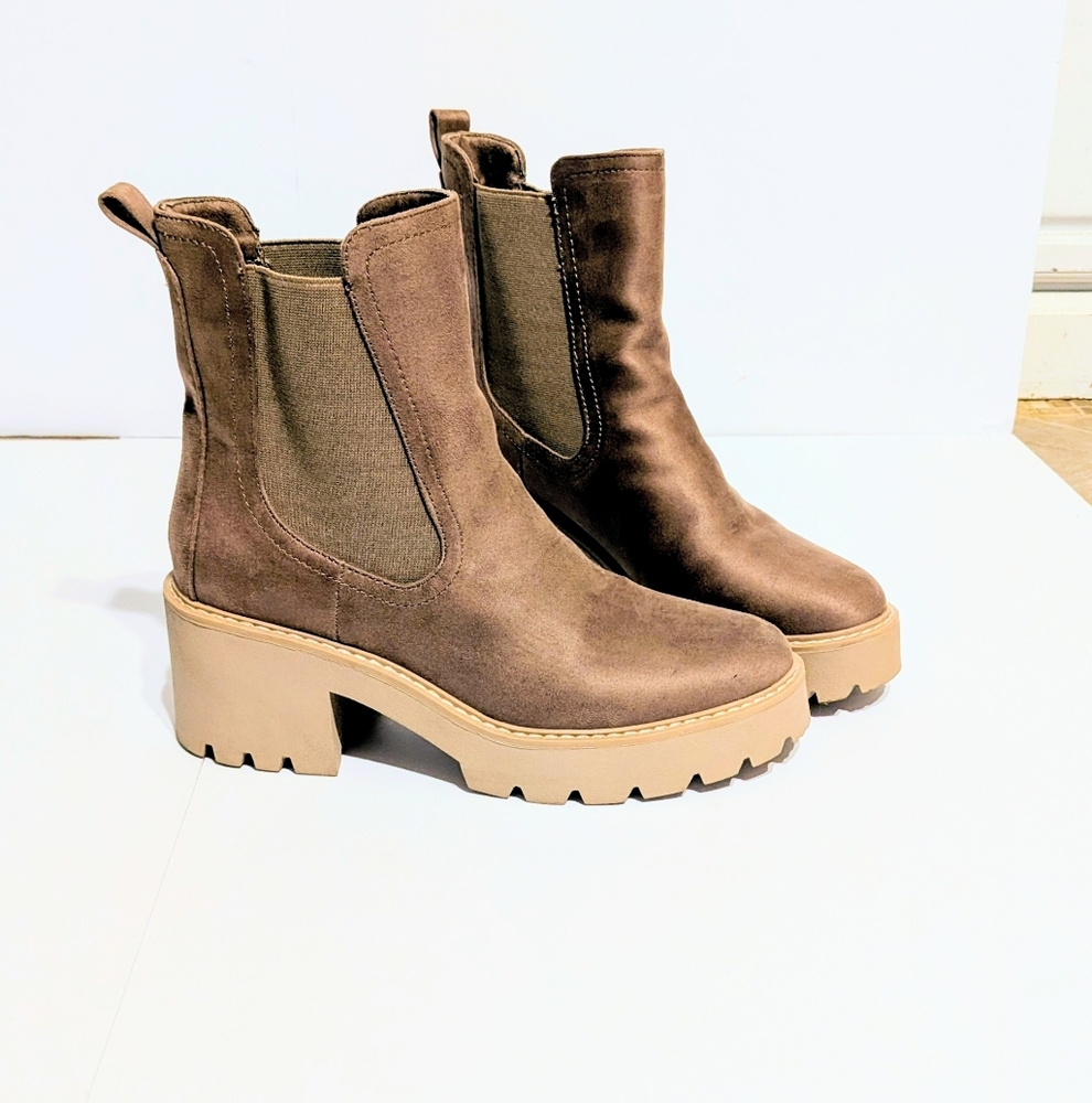 Dolce Vita Tan Ankle Boots with Chunky Heel